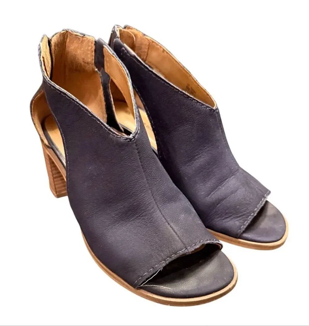 Lucky Brand Saimy Block Heel Navy Blue Sz. 6